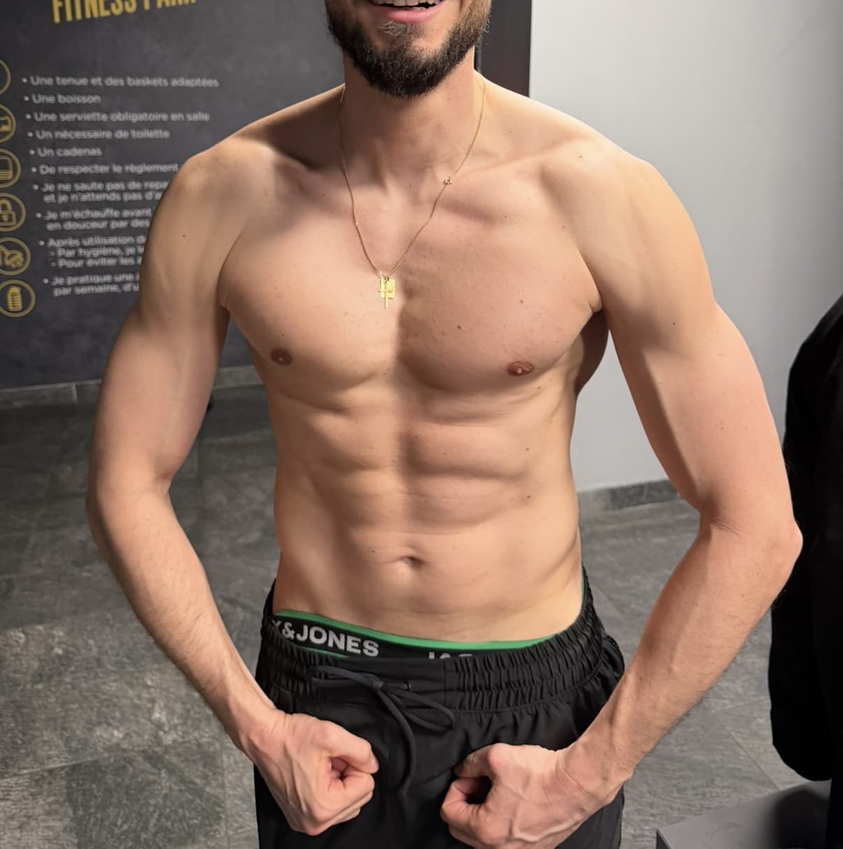 Photo avant d'une transformation vers un physique plus athlétique et fonctionnel